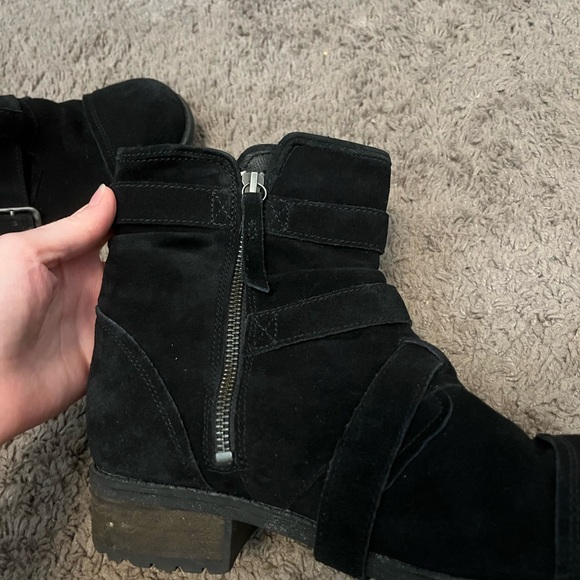 UGG Australia Women's Finney Black Suede Boot size 8.5 - Picture 4 of 6